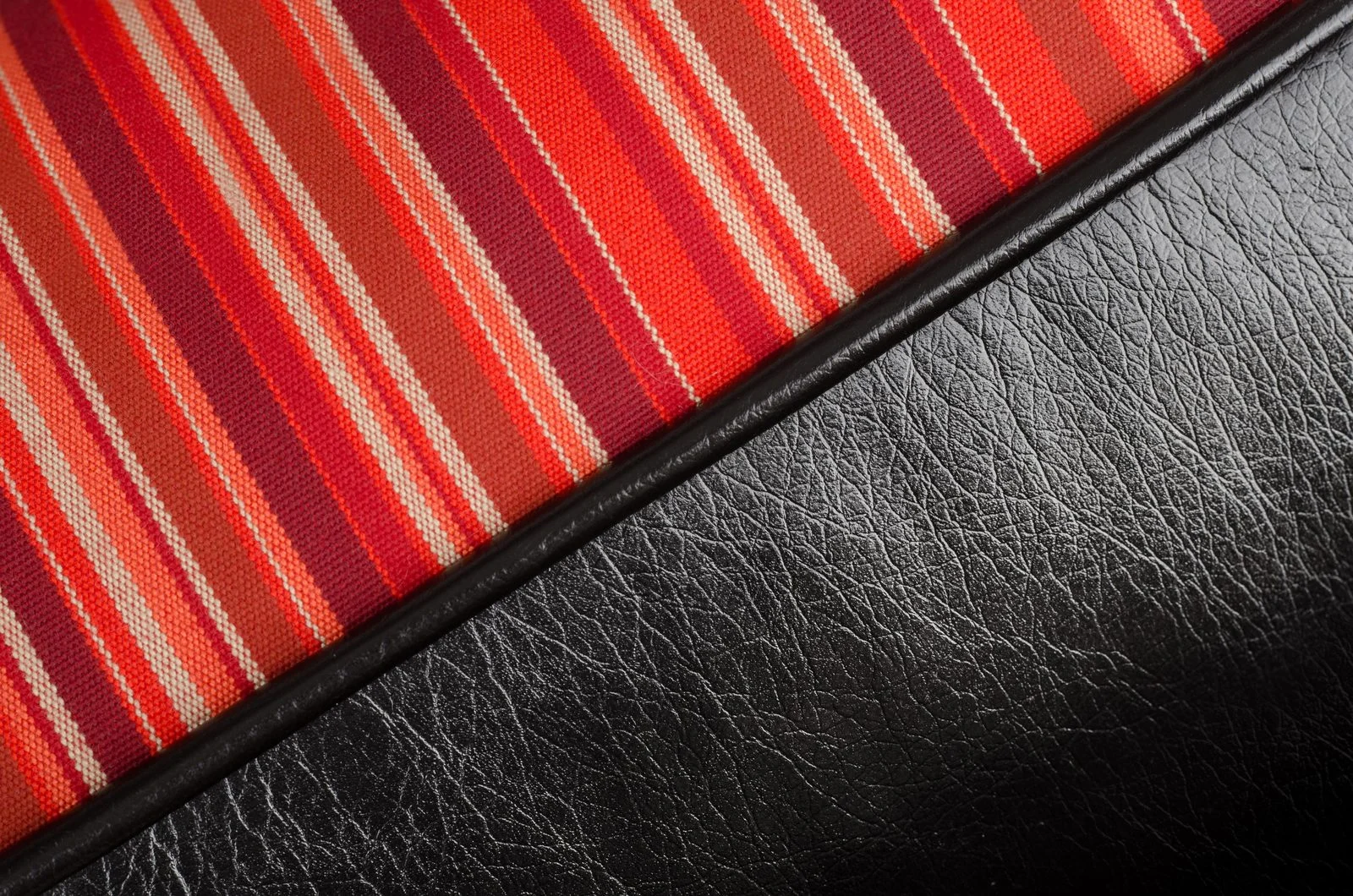 Luxury Soft Stripes Red bőr kutyaágy